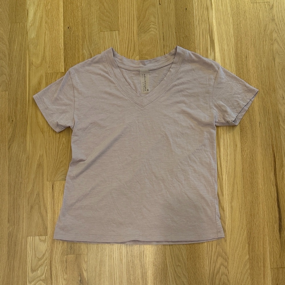 Woman’s Adorn Soft V-Neck Pink Tee Top Size Small